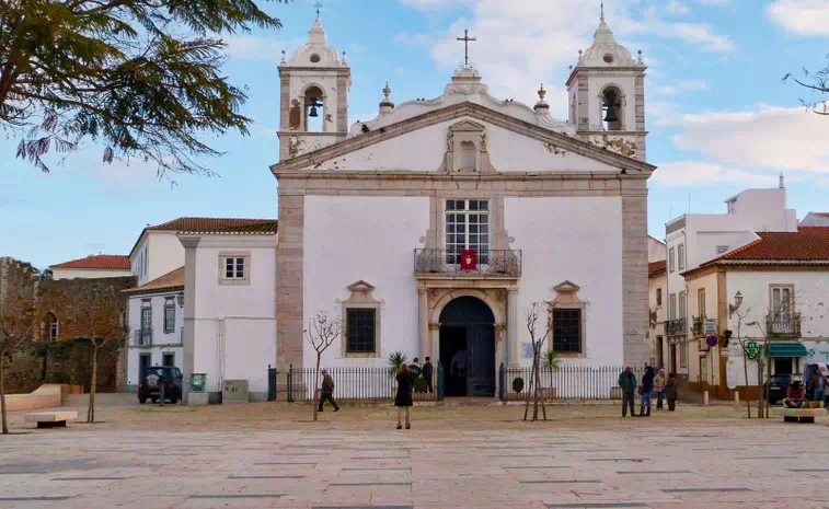 Igreja de Santo António and the Museu Municipal