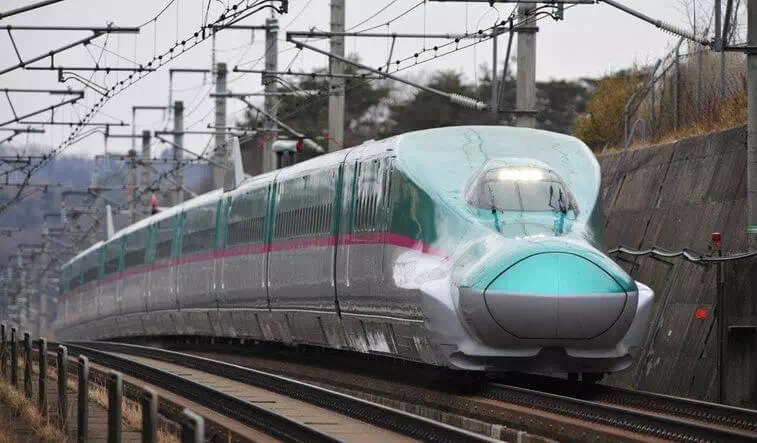 Shinkansen H5 and E5